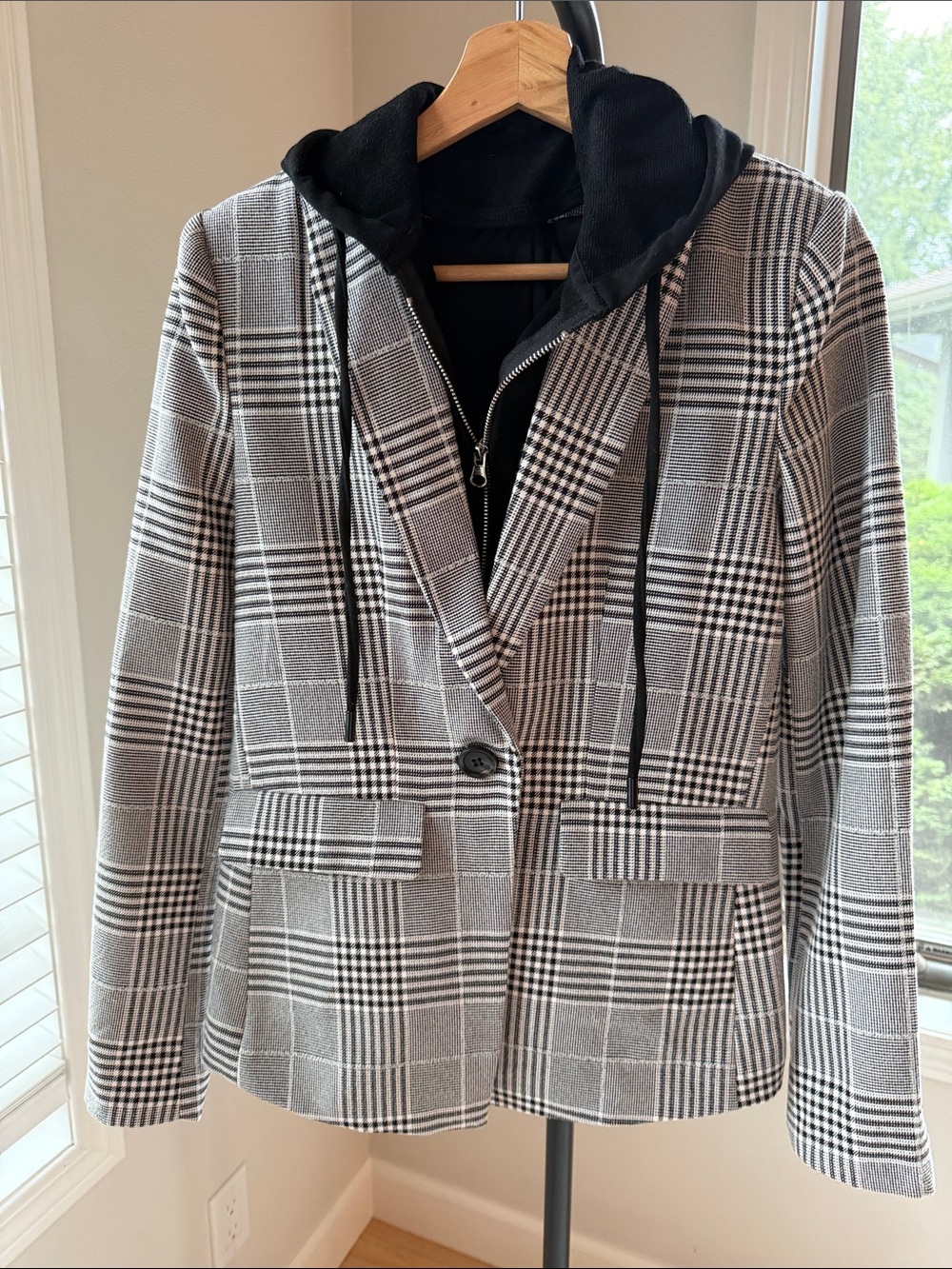 Evereve Black and Gray Plaid Hooded Blazer
